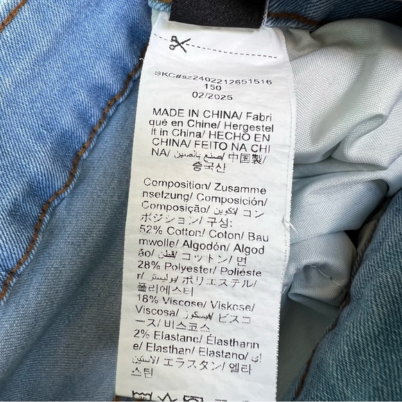 STRETCHY LIGHT WASH FLARE JEANS BUTTERFLY PRINT ON BOTTOM LEG SIZE 4X - Picture 6 of 8